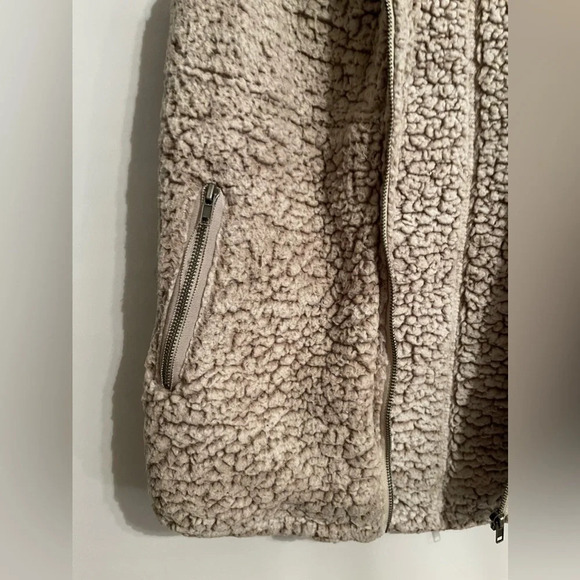 Thread & Supply Arctic Fleece Sherpa Vest - Picture 3 of 7
